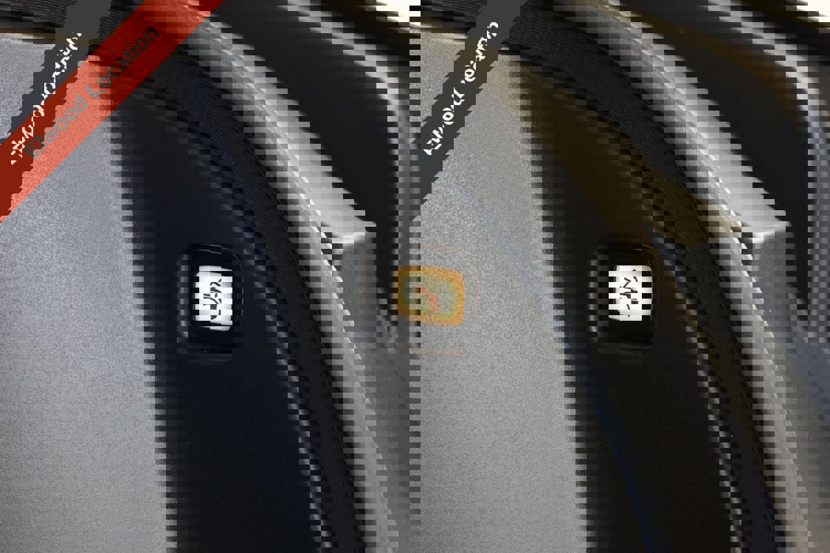 Used 2024 Tesla Cybertruck AWD Crew Cab image 32