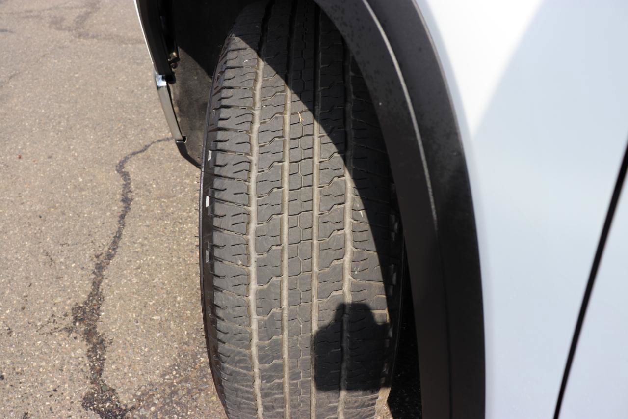 Used 2025 GMC Sierra 1500 SLT AWD/4WD image 54