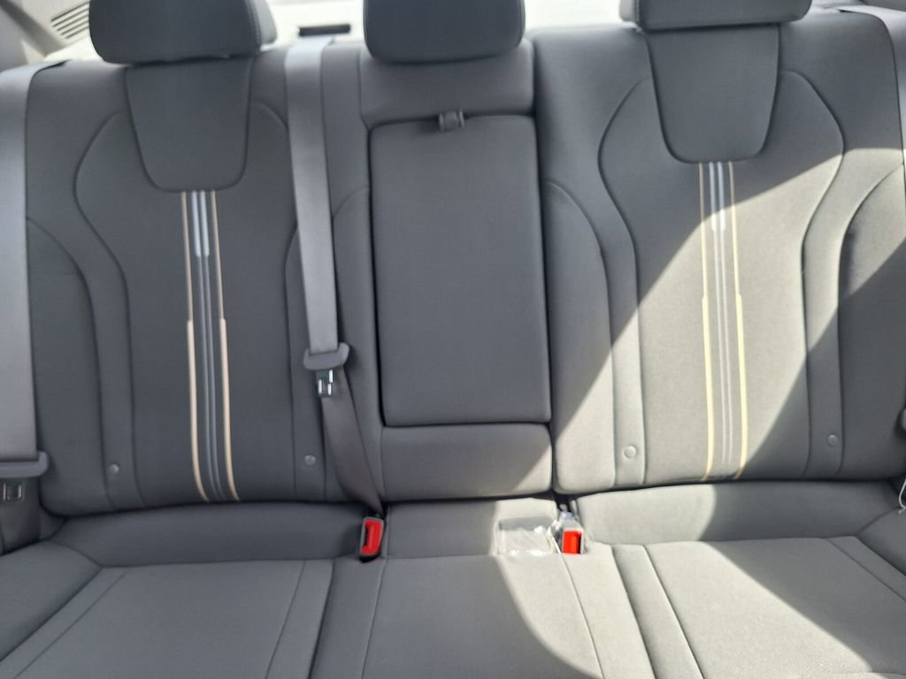 Used 2025 Hyundai Elantra SEL image 30