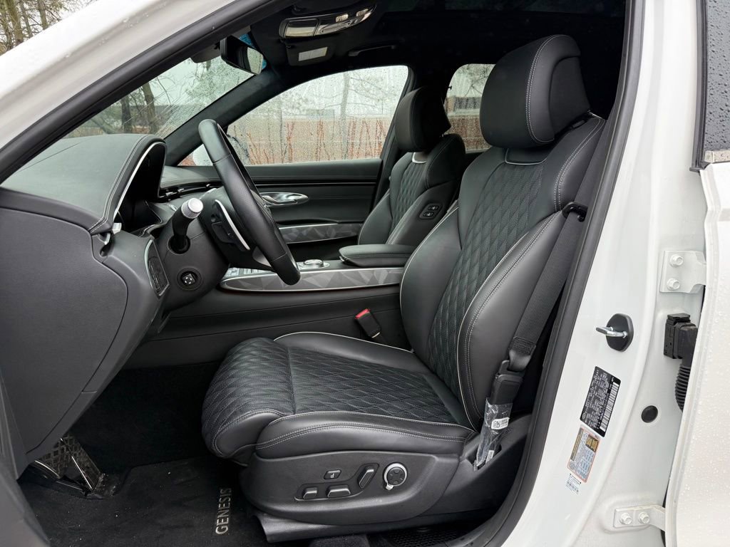 Used 2025 Genesis GV70 3.5T Sport w/ Sport Advanced Package image 12