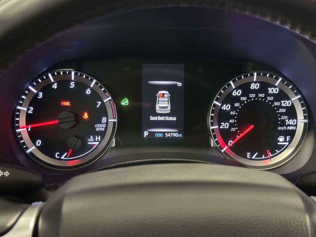 Used 2020 Toyota Highlander LE image 30