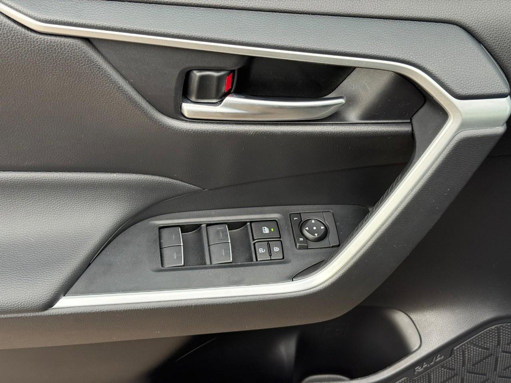 Used 2025 Toyota RAV4 XLE w/ Convenience Package FWD image 17