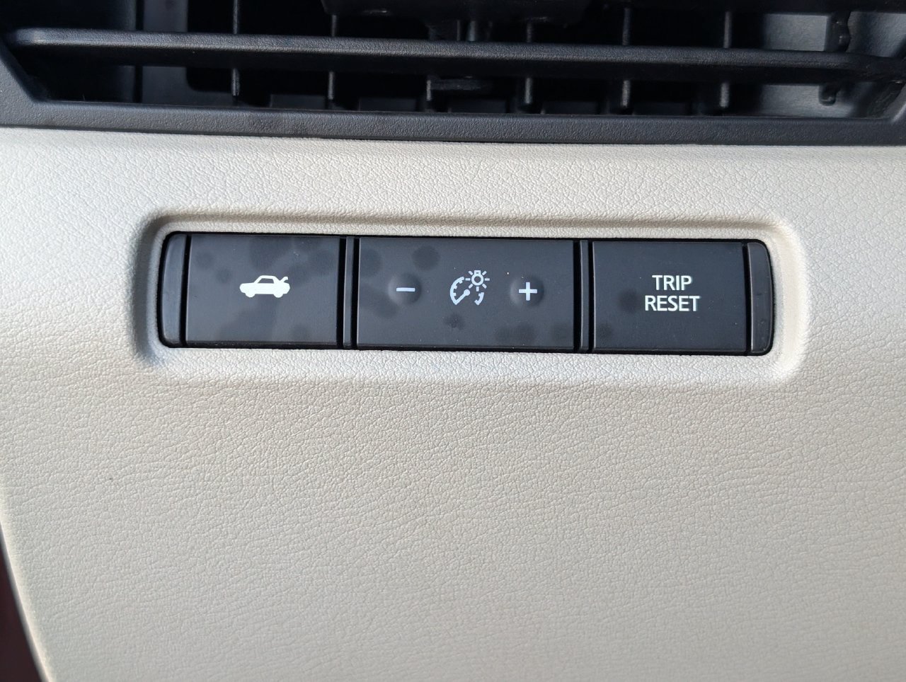 Used 2025 Nissan Altima 2.5 SV FWD image 23