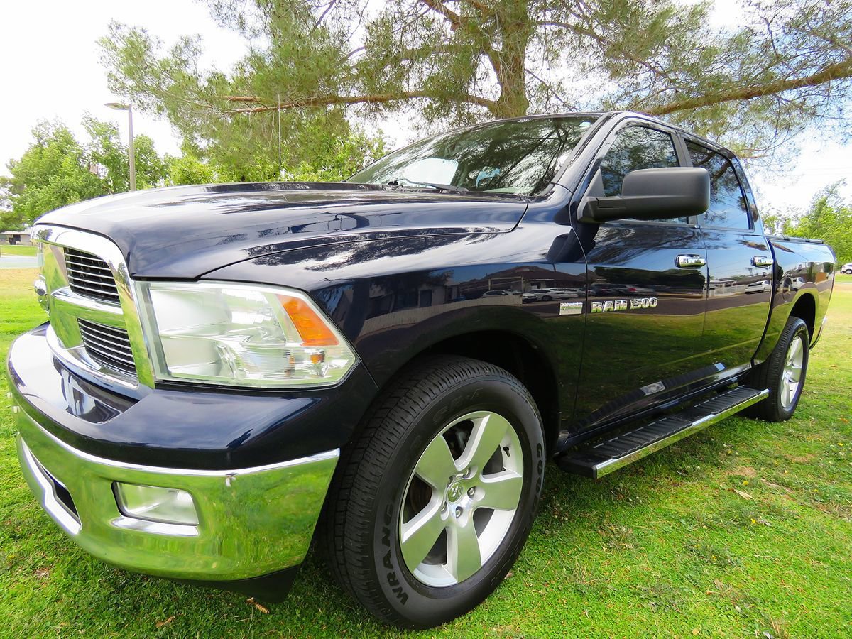 Used 2012 RAM 1500 Big Horn w/ Remote Start & Security Group AWD/4WD image 2