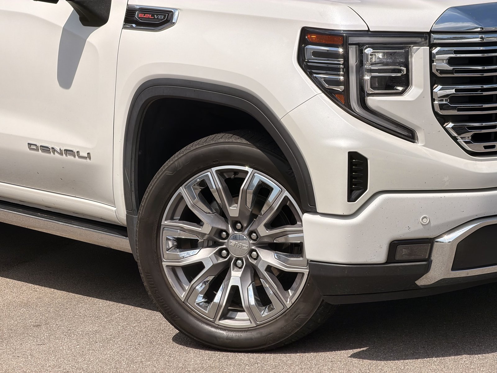 Used 2023 GMC Sierra 1500 Denali AWD/4WD image 3