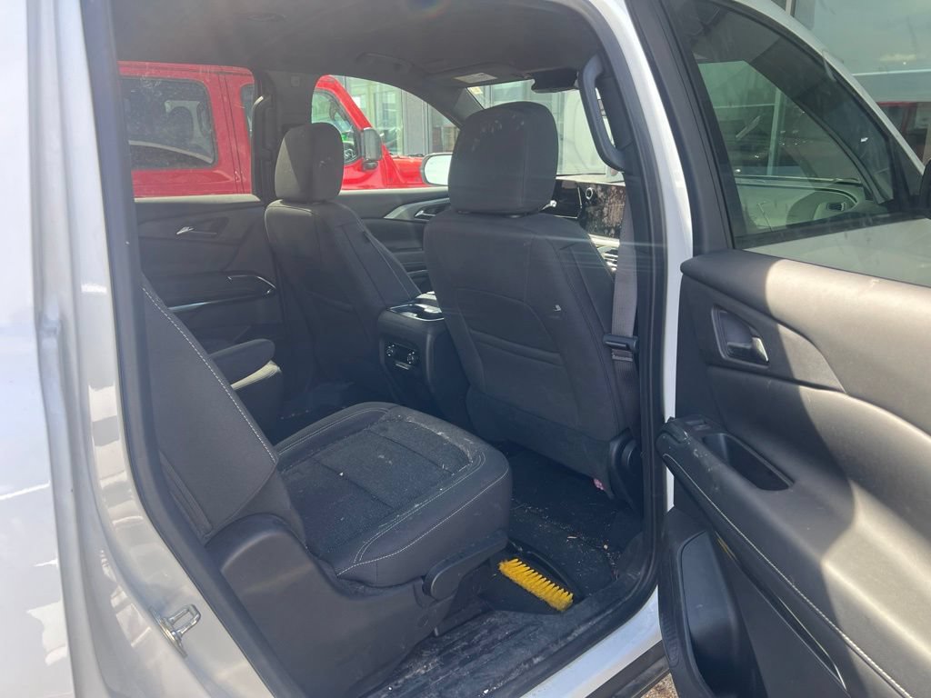 Used 2024 Chevrolet Traverse LT w/ Midnight/Sport Edition AWD/4WD image 15