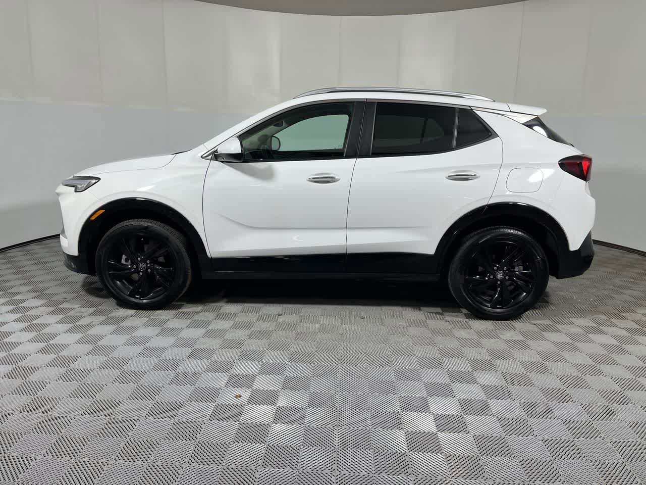 Used 2024 Buick Encore GX Sport Touring AWD/4WD image 5