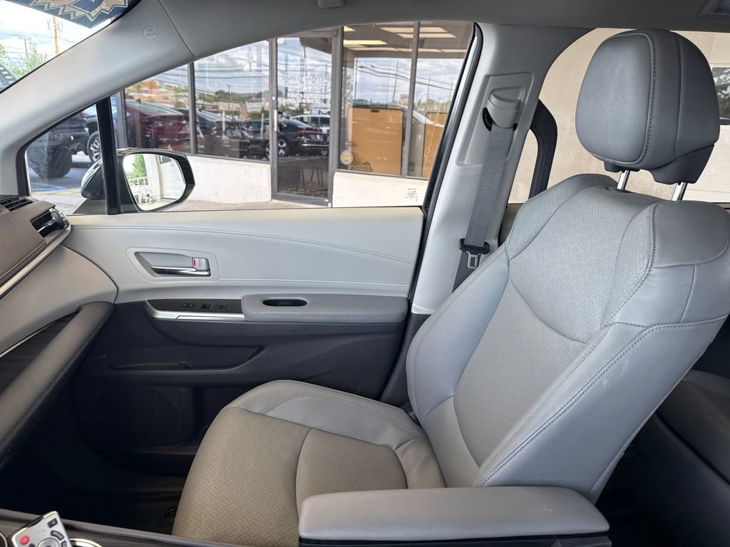 Used 2024 Toyota Sienna Limited AWD/4WD image 28