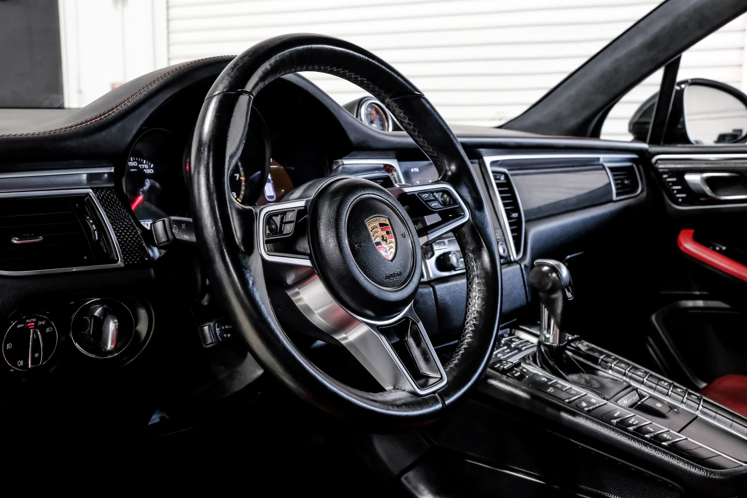 Used 2017 Porsche Macan Turbo image 18