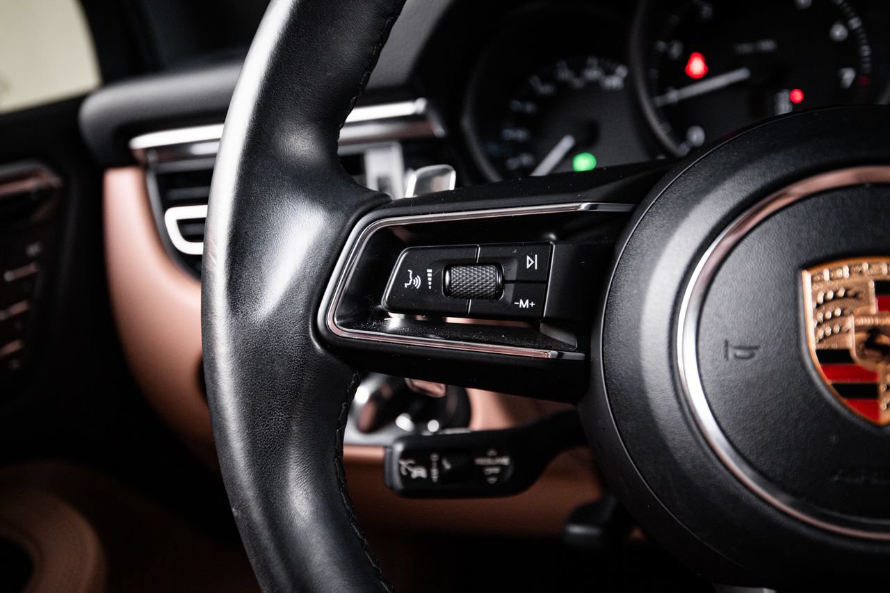 Certified 2023 Porsche Macan AWD/4WD image 17