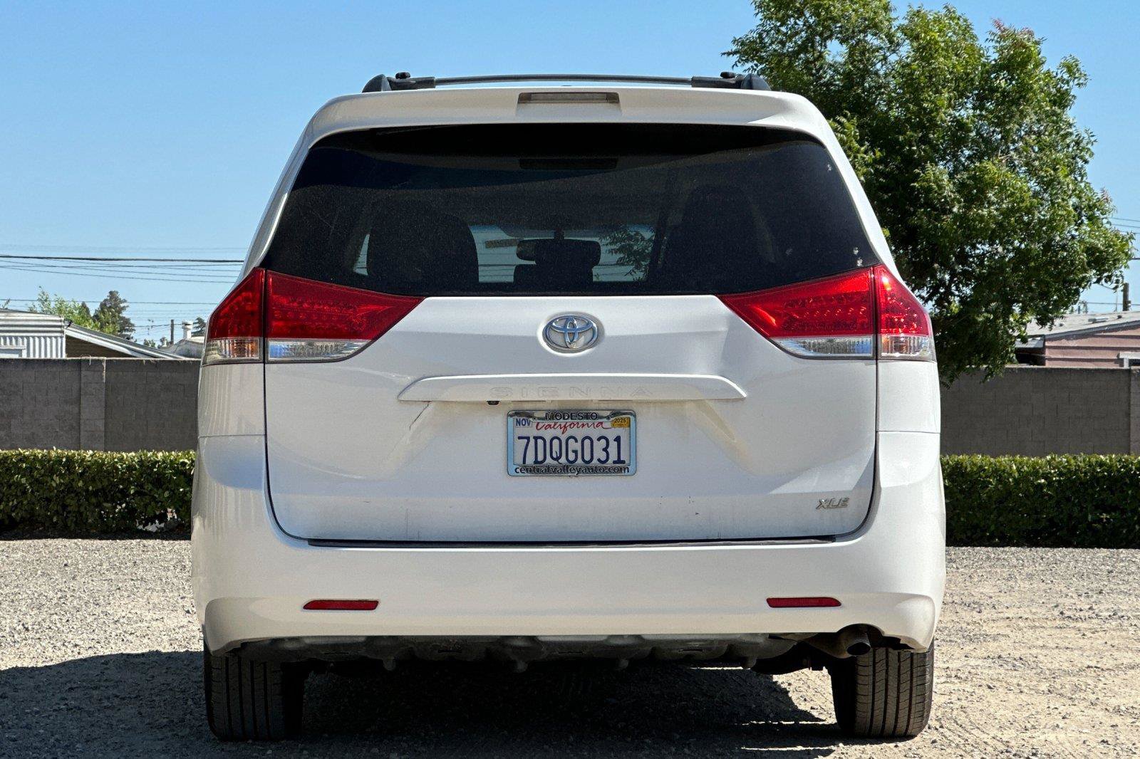 Used 2014 Toyota Sienna XLE FWD image 5