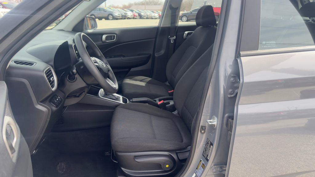 Used 2021 Hyundai Venue SE FWD image 26