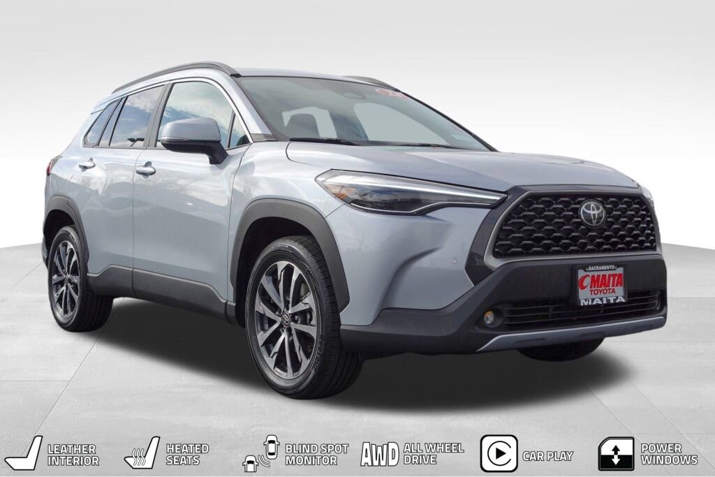 Used 2024 Toyota Corolla Cross XLE image 1