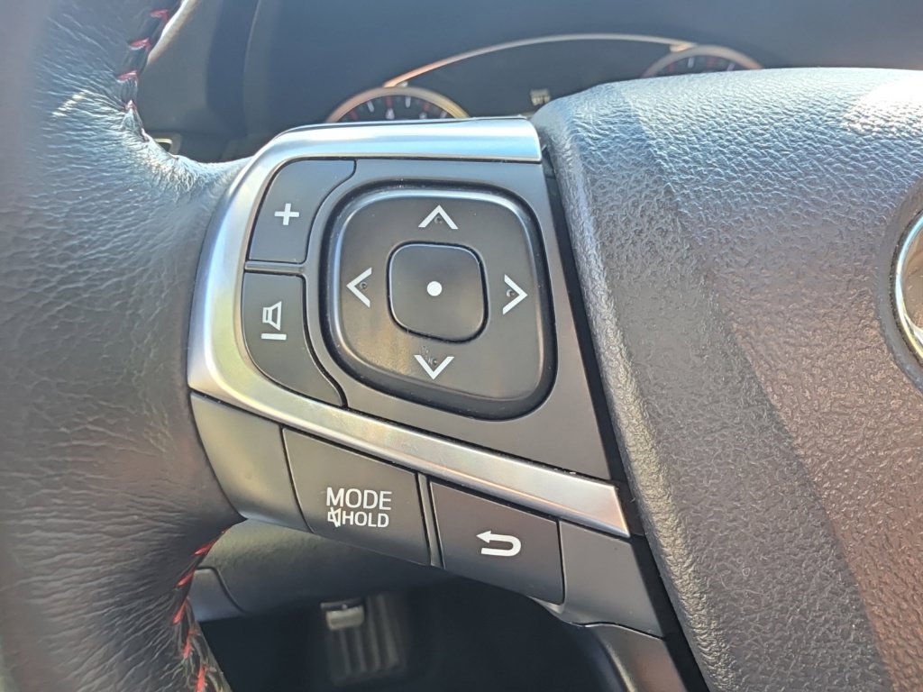 Used 2015 Toyota Camry SE w/ Moonroof Package FWD image 12