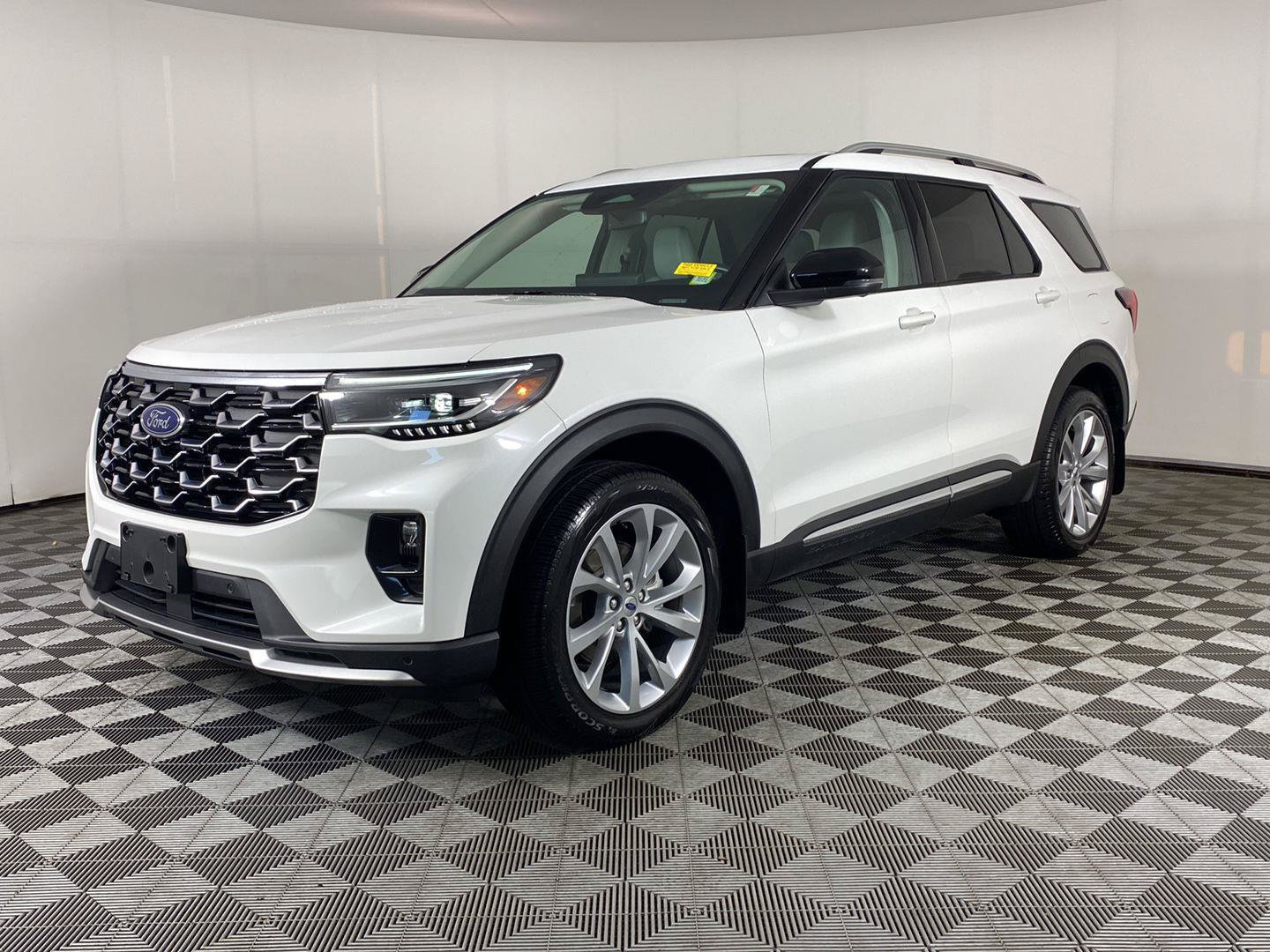 Used 2025 Ford Explorer Platinum w/ Ultimate Package AWD/4WD image 12