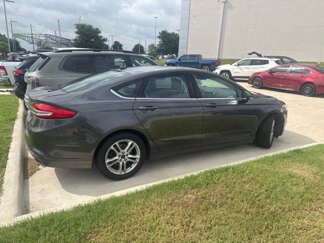 Used 2018 Ford Fusion SE FWD image 3