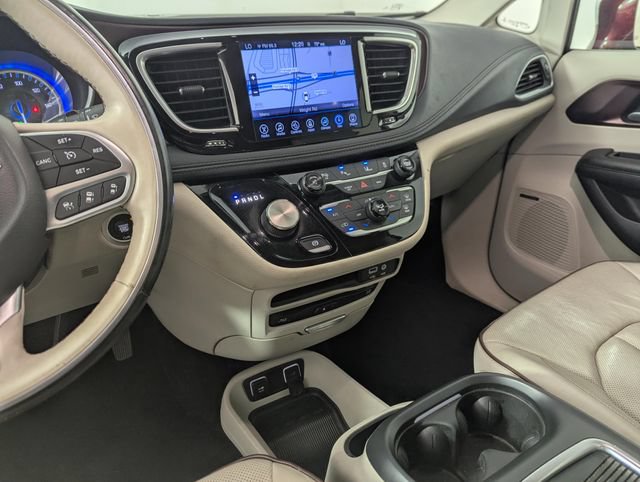 Used 2017 Chrysler Pacifica Limited FWD image 14
