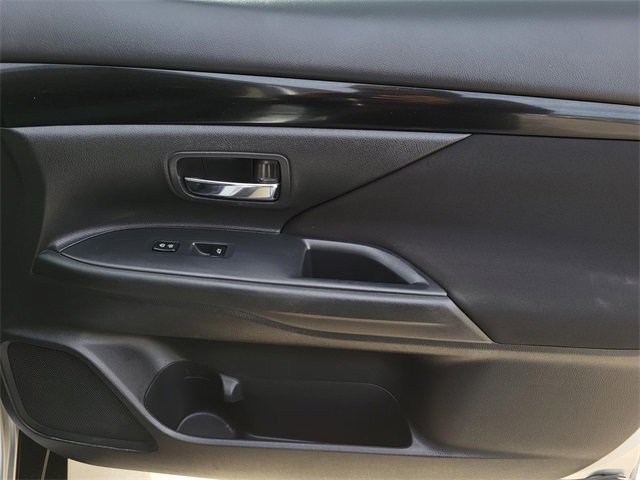 Used 2020 Mitsubishi Outlander ES image 6