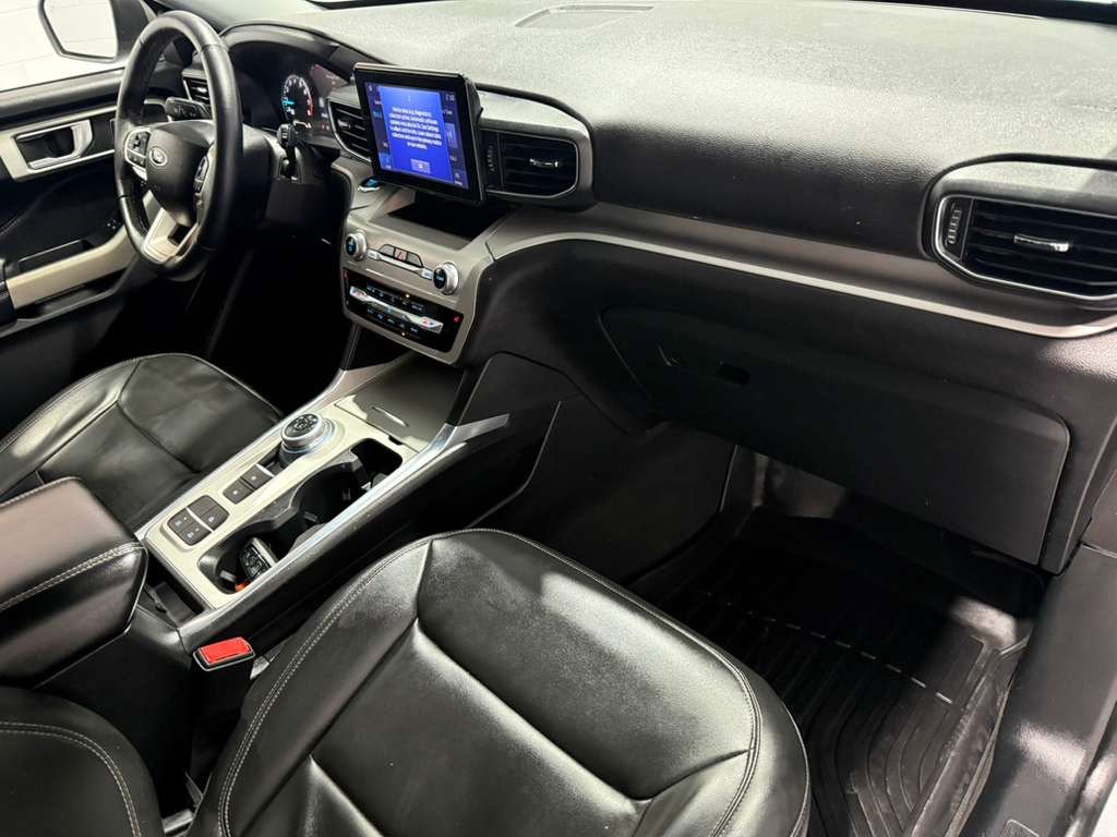 Used 2022 Ford Explorer XLT w/ Equipment Group 202A RWD image 16