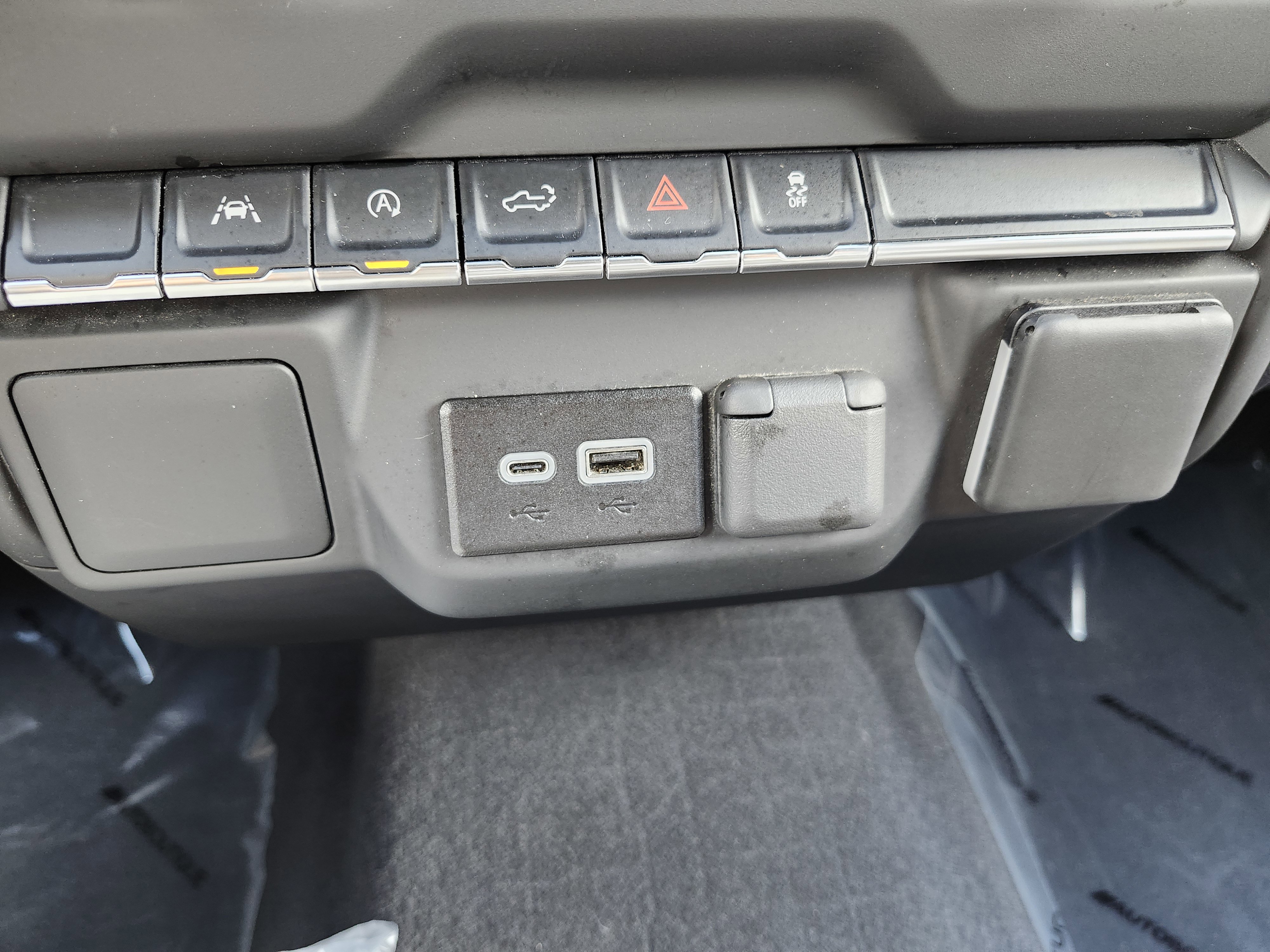 Used 2024 Chevrolet Silverado 1500 Custom AWD/4WD image 6