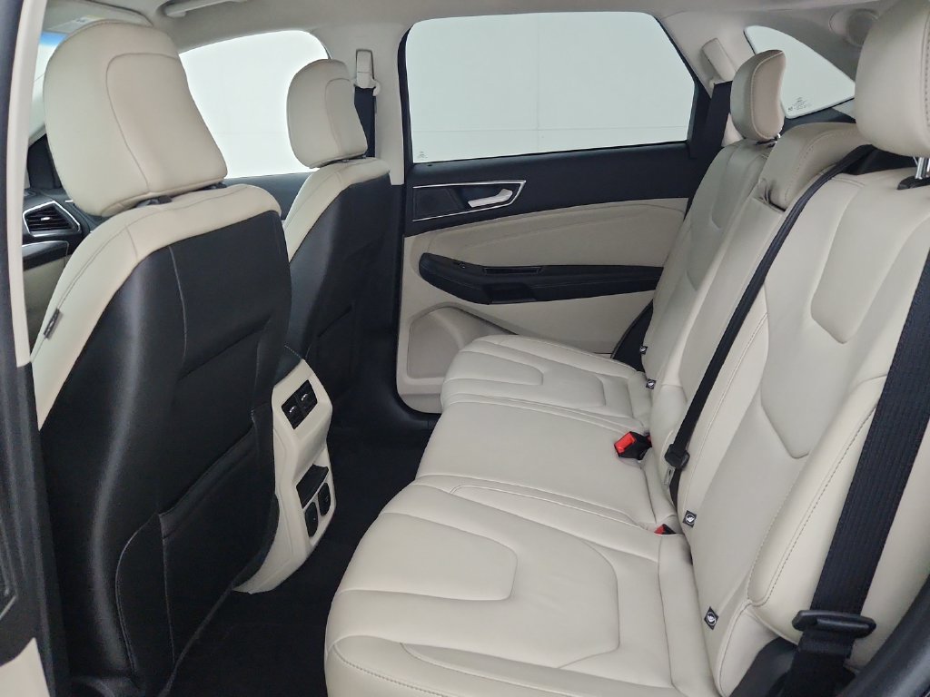 Used 2020 Ford Edge Titanium w/ Class II Trailer Tow Package AWD/4WD image 32