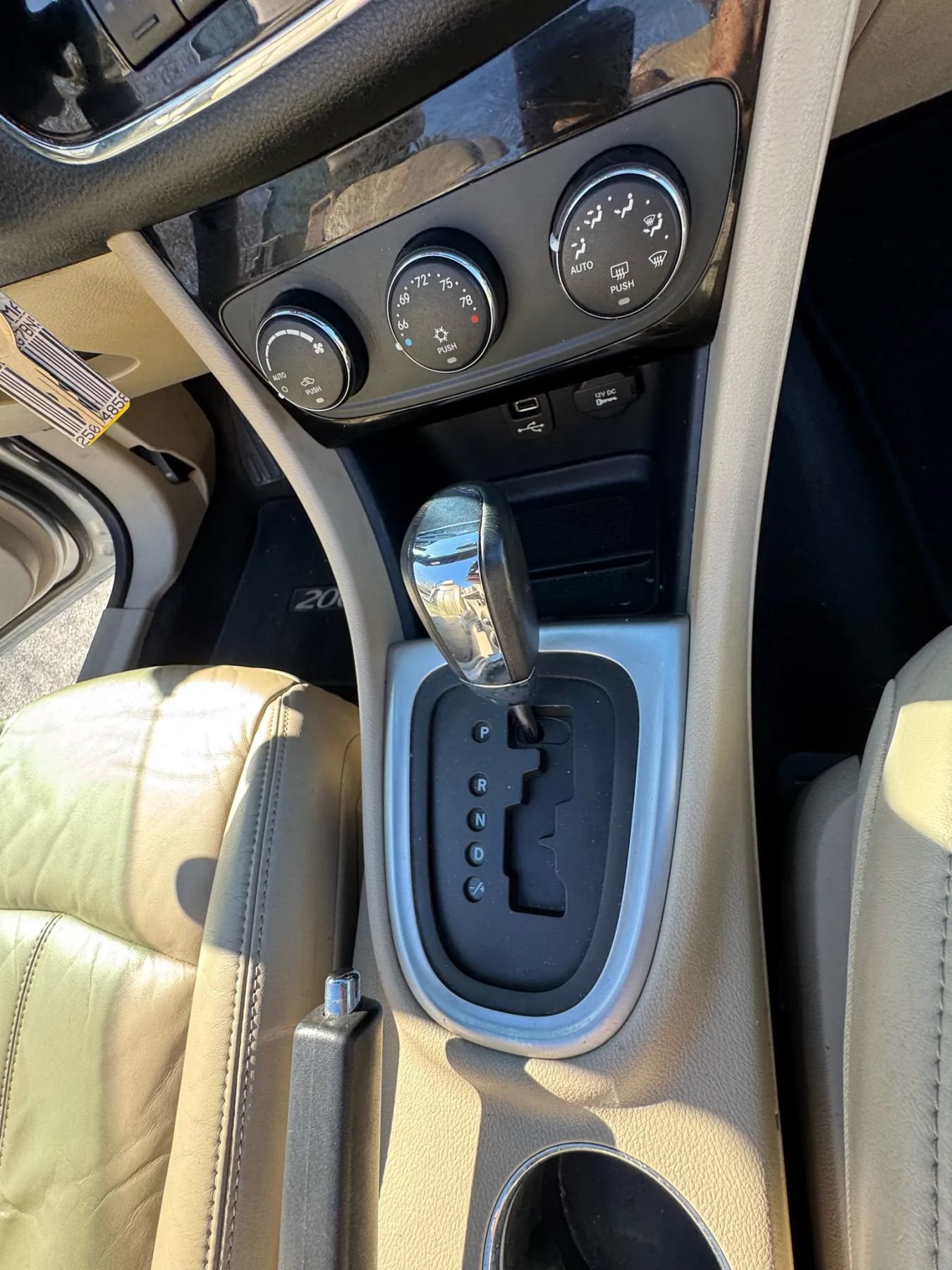 Used 2011 Chrysler 200 Limited FWD image 22