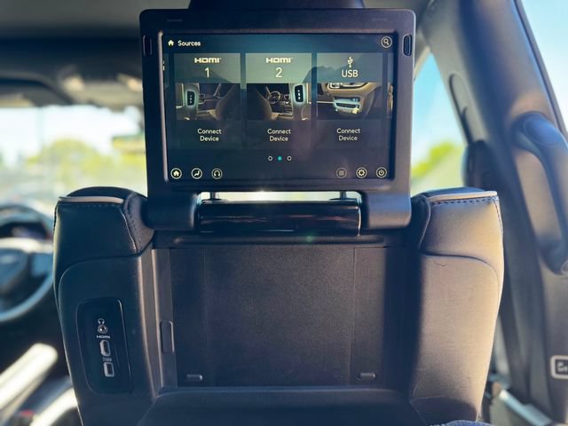 Used 2018 Chrysler Pacifica Limited w/ Advanced Safetytec Group FWD image 41
