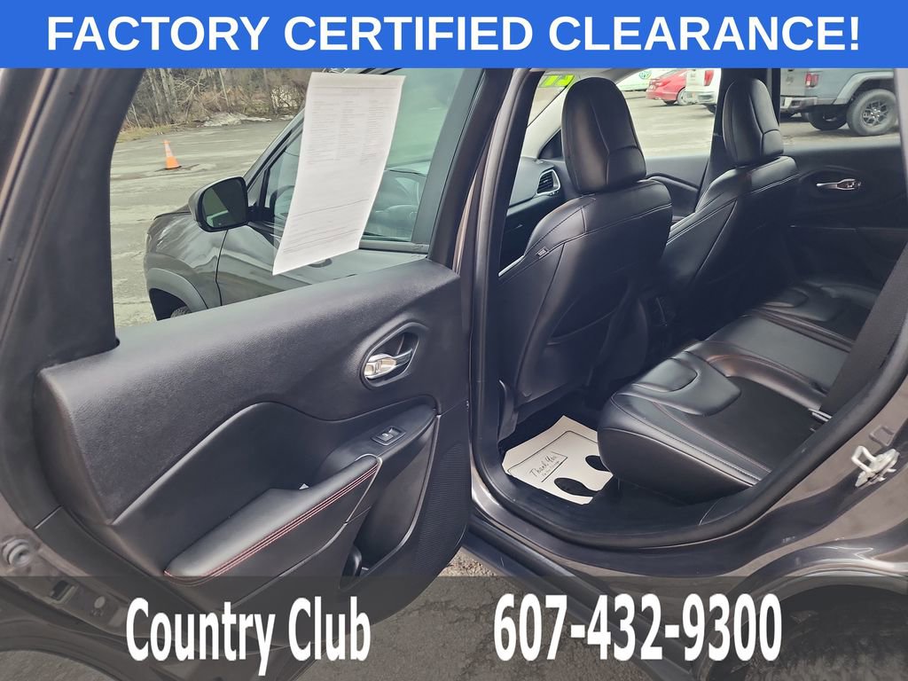Used 2021 Jeep Cherokee Trailhawk AWD/4WD image 23