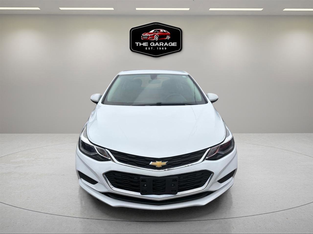 Used 2018 Chevrolet Cruze LT w/ Convenience Package FWD image 8