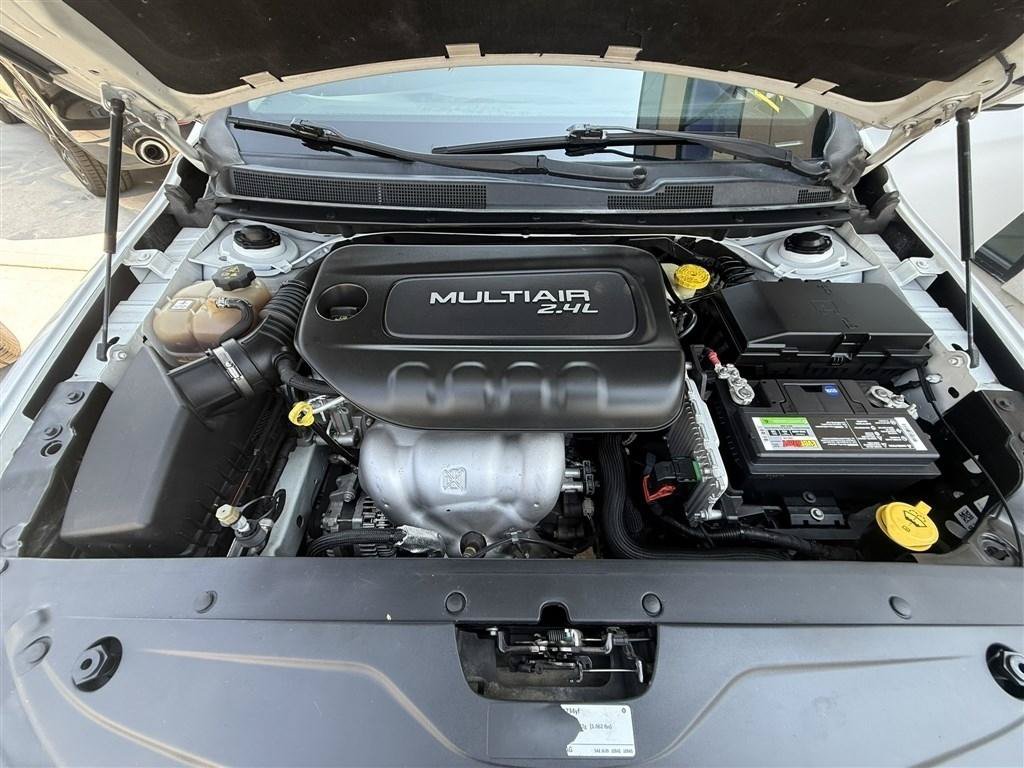 Used 2016 Chrysler 200 Limited FWD image 16
