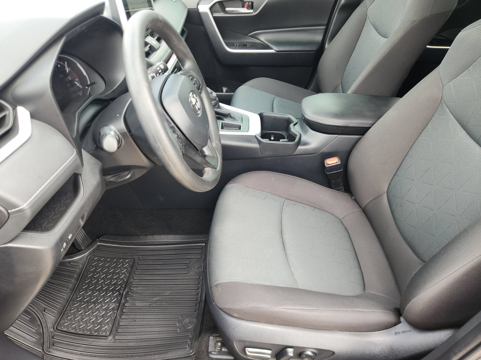 Used 2024 Toyota RAV4 XLE FWD image 16