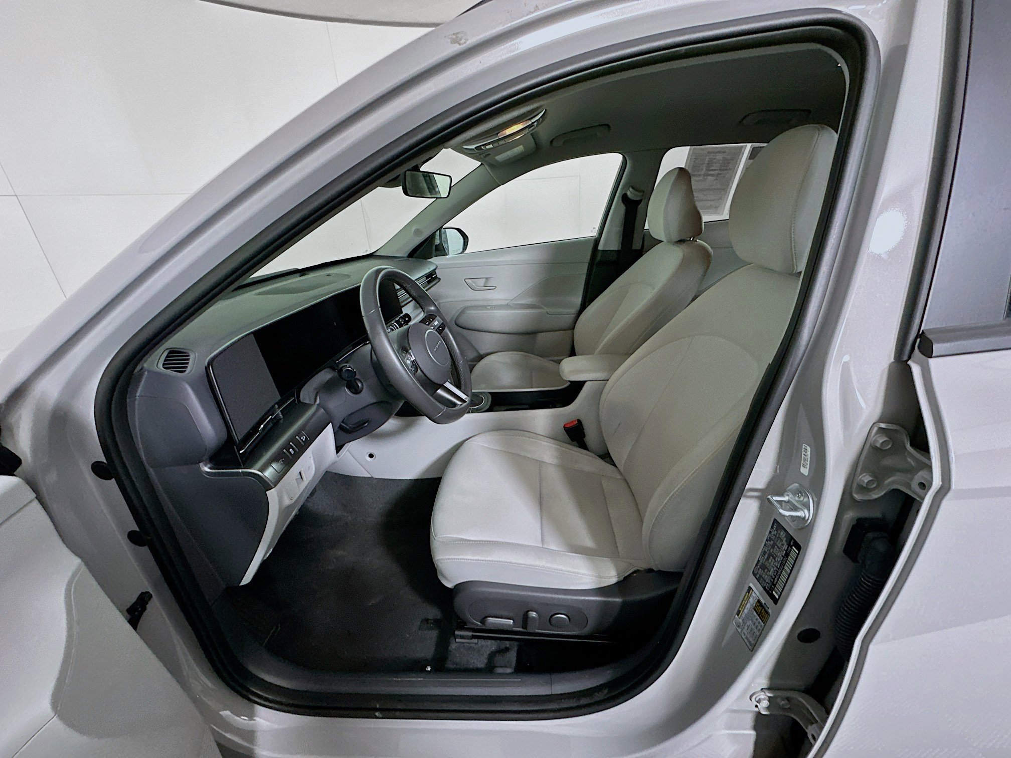 Used 2025 Hyundai Kona SEL image 13