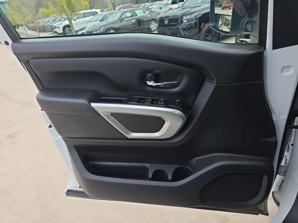 Used 2024 Nissan Titan SV w/ SV Convenience Package image 30