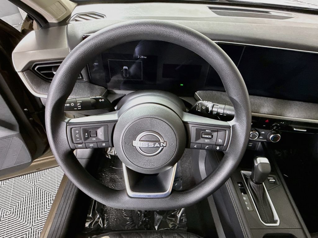 Used 2025 Nissan Kicks SV AWD/4WD image 18