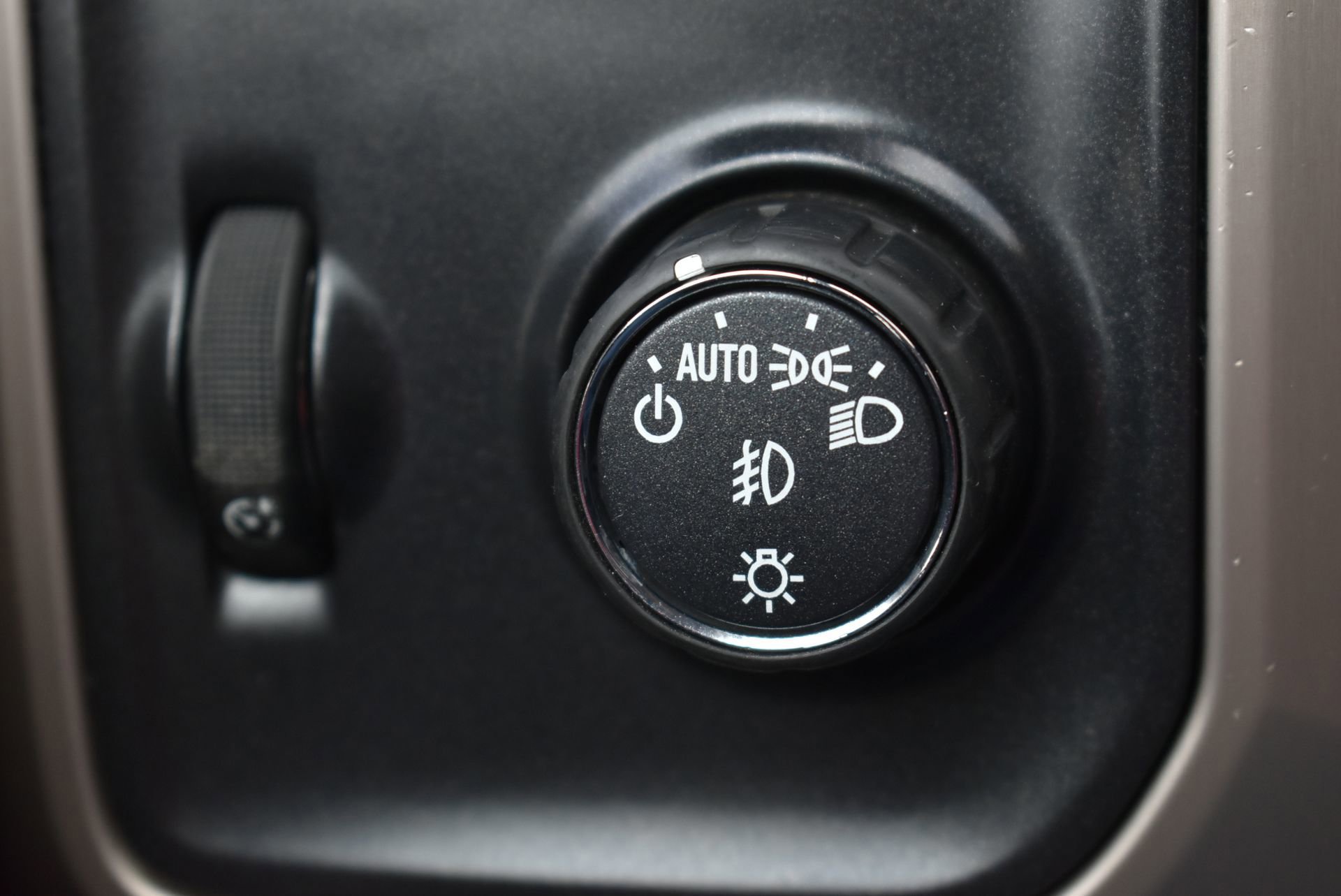 Used 2016 GMC Sierra 3500 Denali w/ Duramax Plus Package image 24