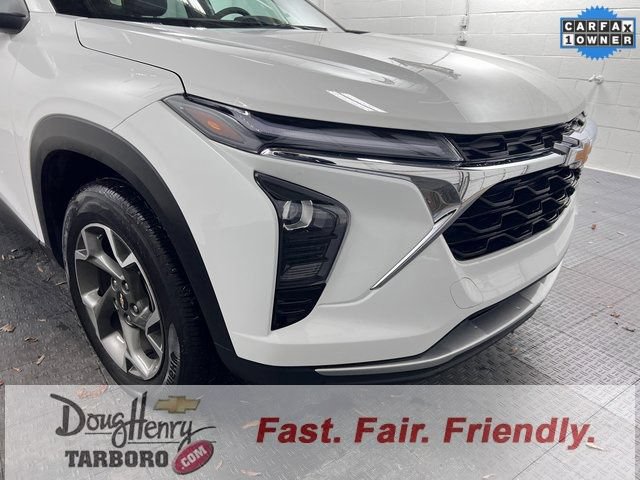 Used 2025 Chevrolet Trax LT FWD image 9