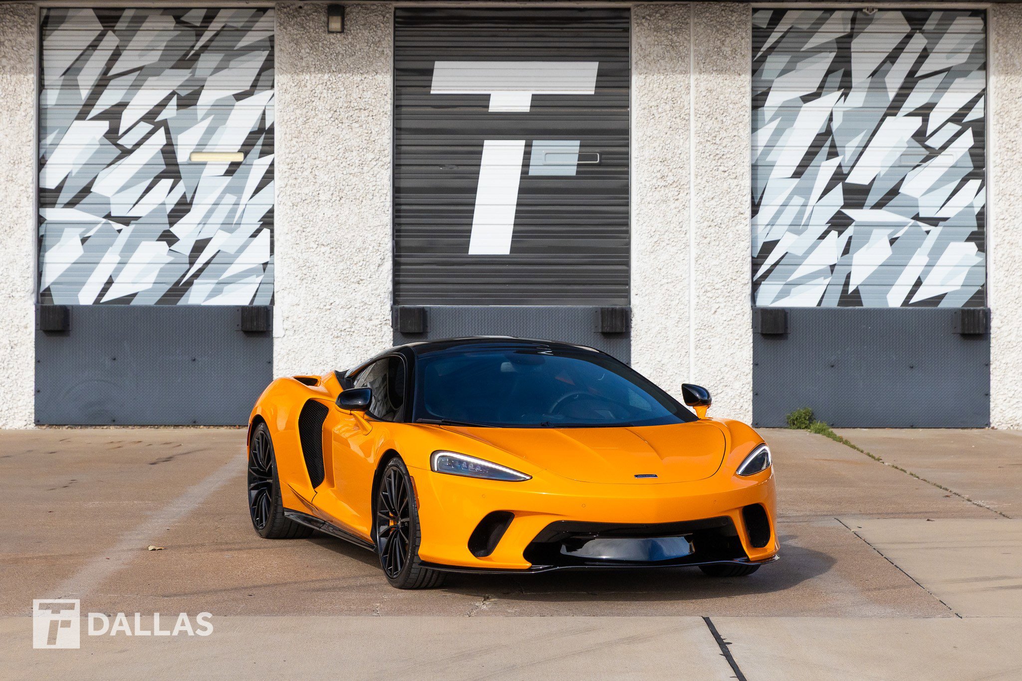 Used 2023 McLaren GT image 1