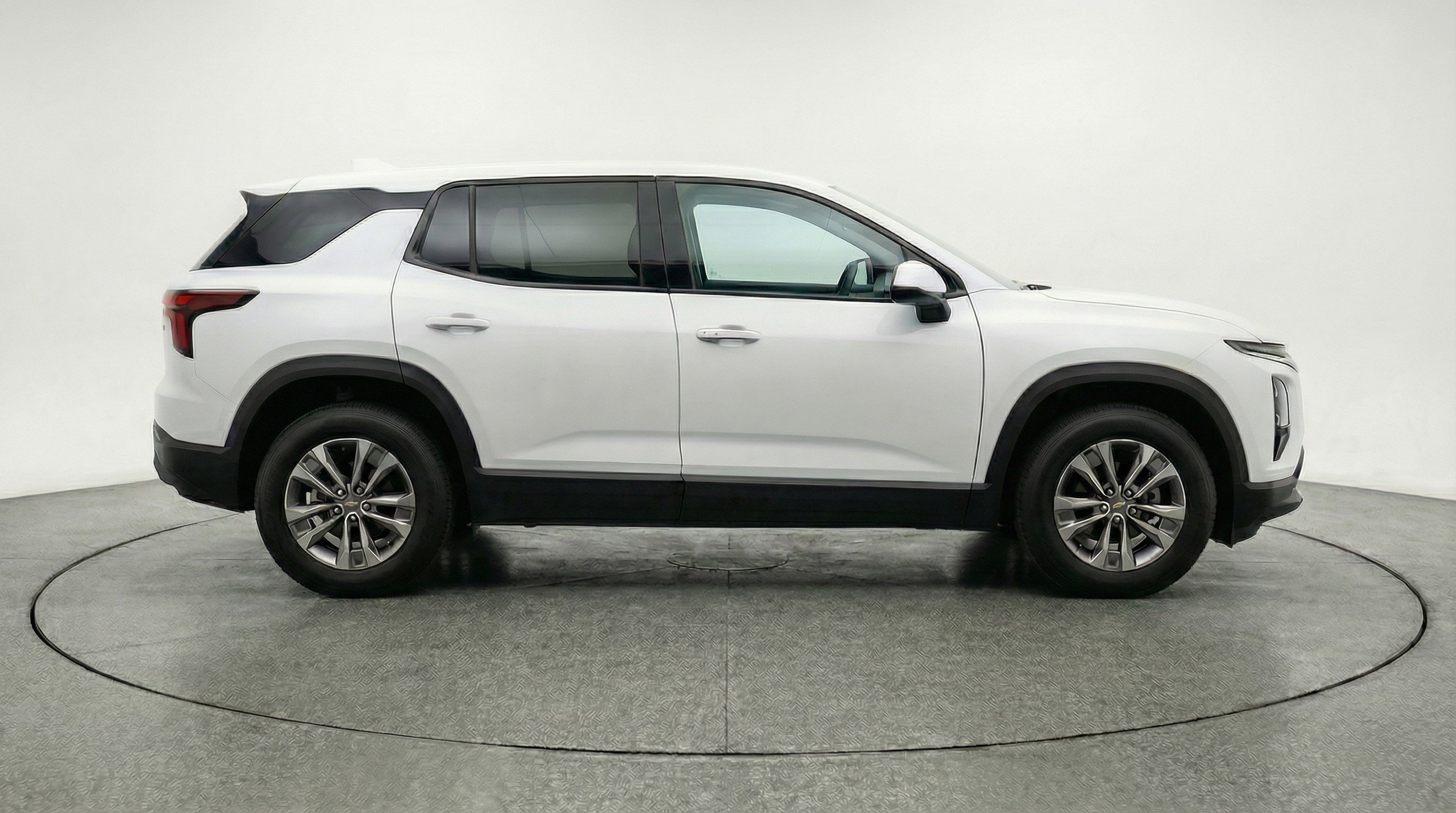 Used 2025 Chevrolet Equinox LT FWD image 11