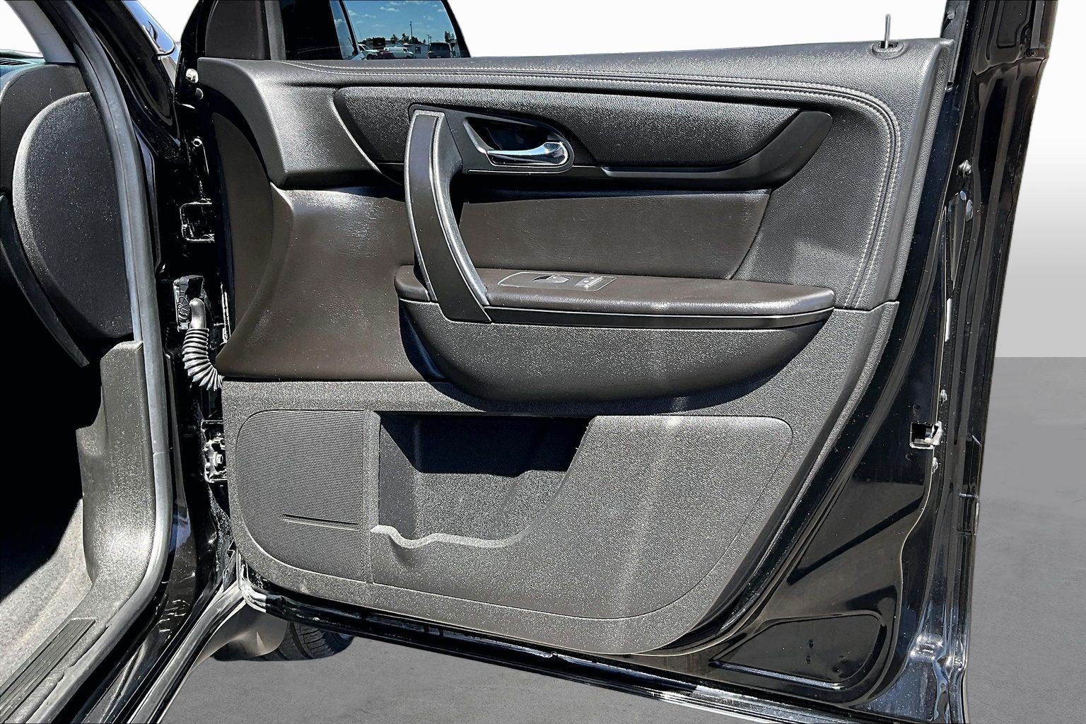 Used 2017 Chevrolet Traverse LT w/ Style and Technology Package FWD image 18