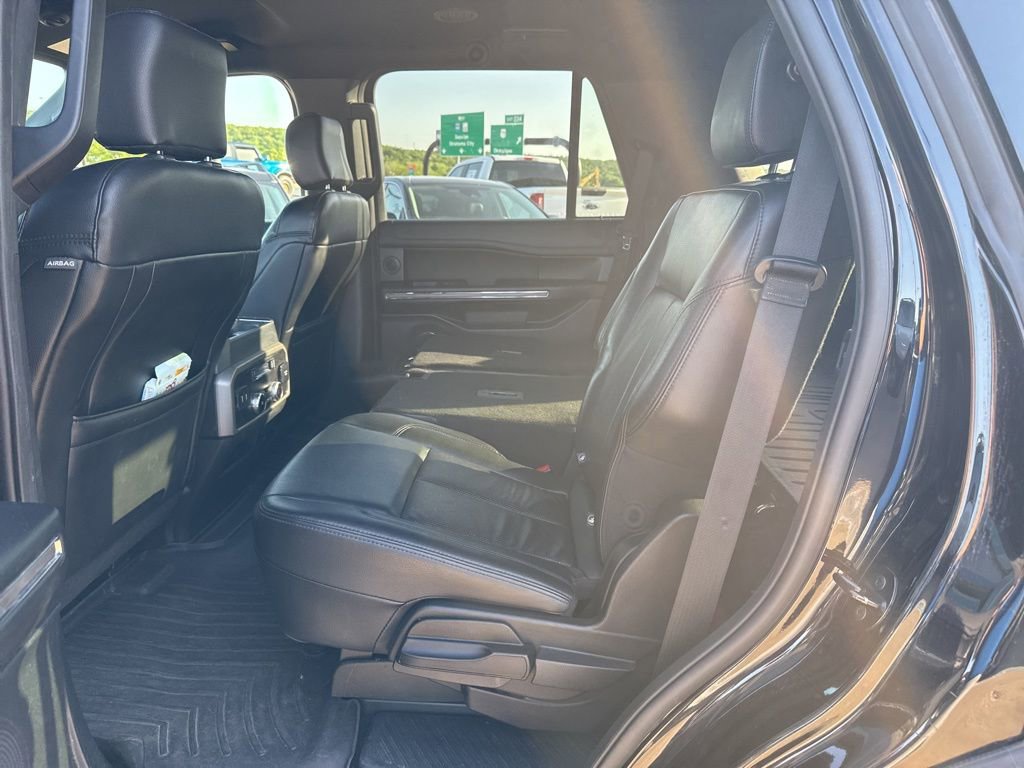 Used 2019 Ford Expedition XLT w/ Equipment Group 202A AWD/4WD image 11