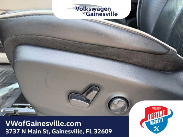 Used 2024 Chrysler Pacifica Limited FWD image 17