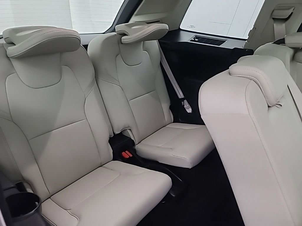 Used 2023 Volvo XC90 B5 Core w/ Protection Package Premier AWD/4WD image 18