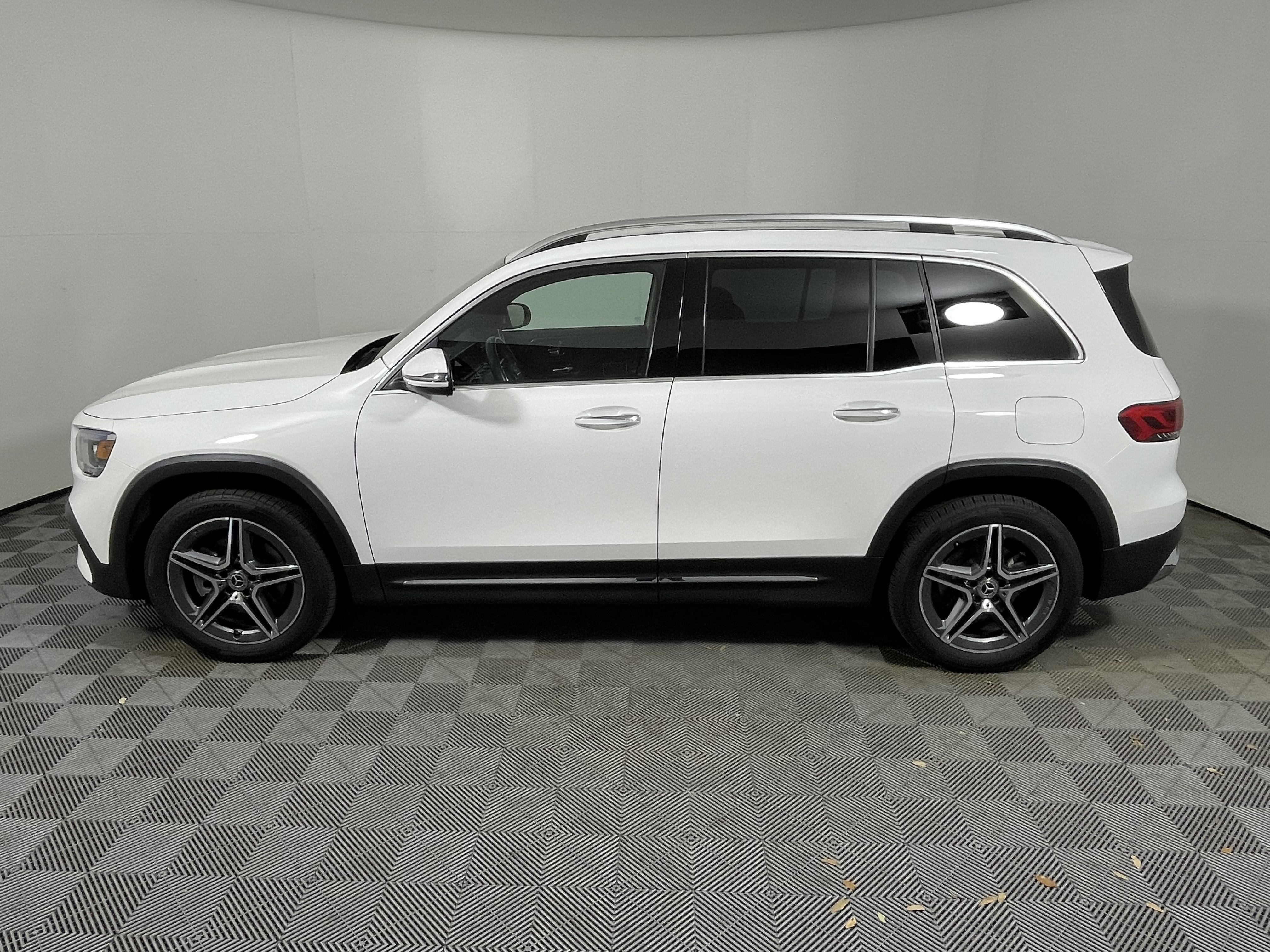 Certified 2021 Mercedes-Benz GLB 250 image 2