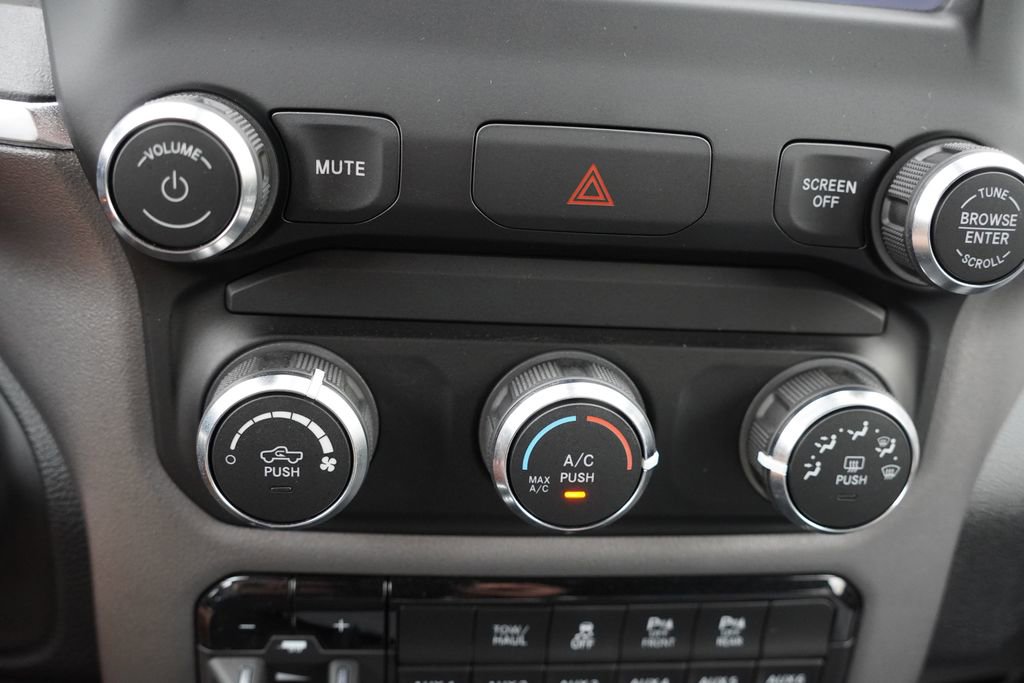 Used 2024 RAM 2500 Big Horn w/ Protection Group AWD/4WD image 25