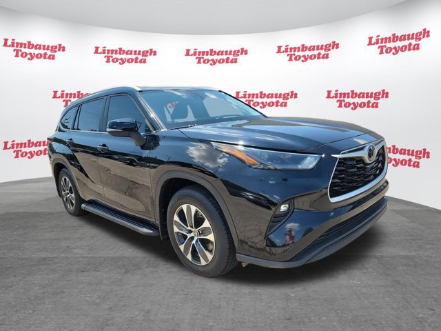 Used 2024 Toyota Highlander XLE AWD/4WD image 25