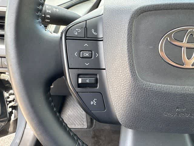 Used 2025 Toyota Prius LE AWD/4WD image 12