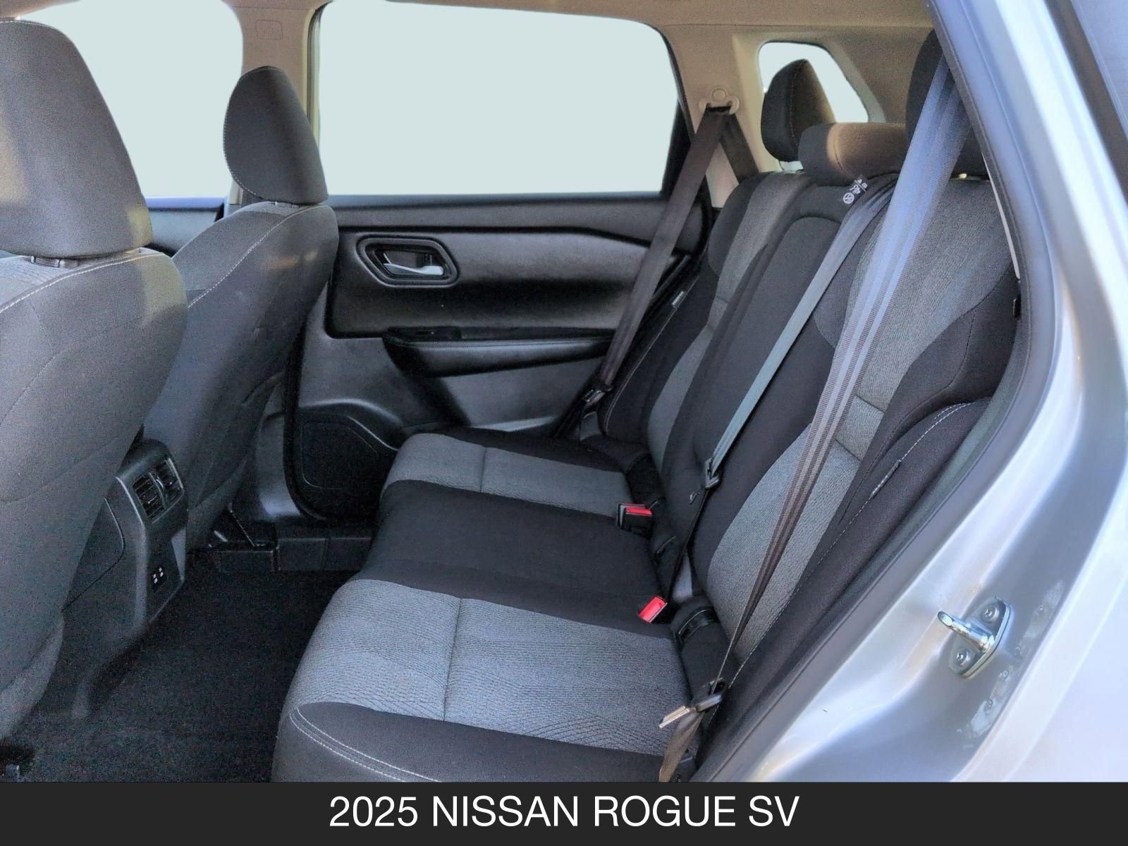 Used 2025 Nissan Rogue SV FWD image 15