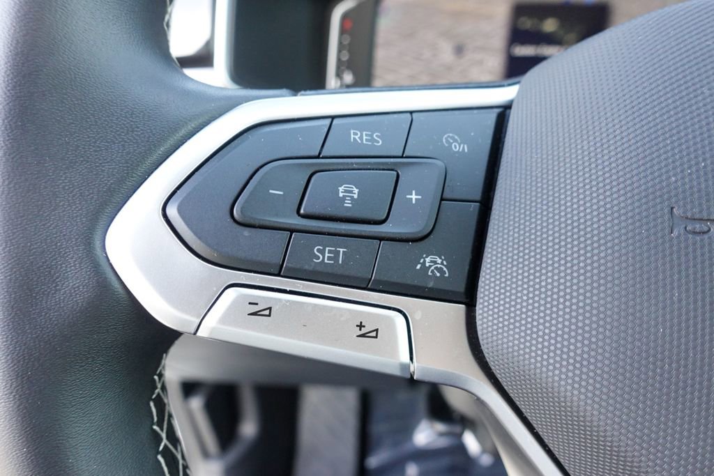 Certified 2025 Volkswagen Taos SEL image 13