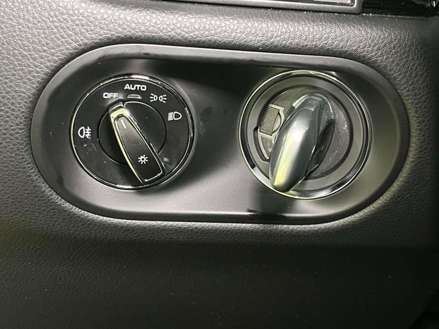 Certified 2022 Porsche Macan image 36