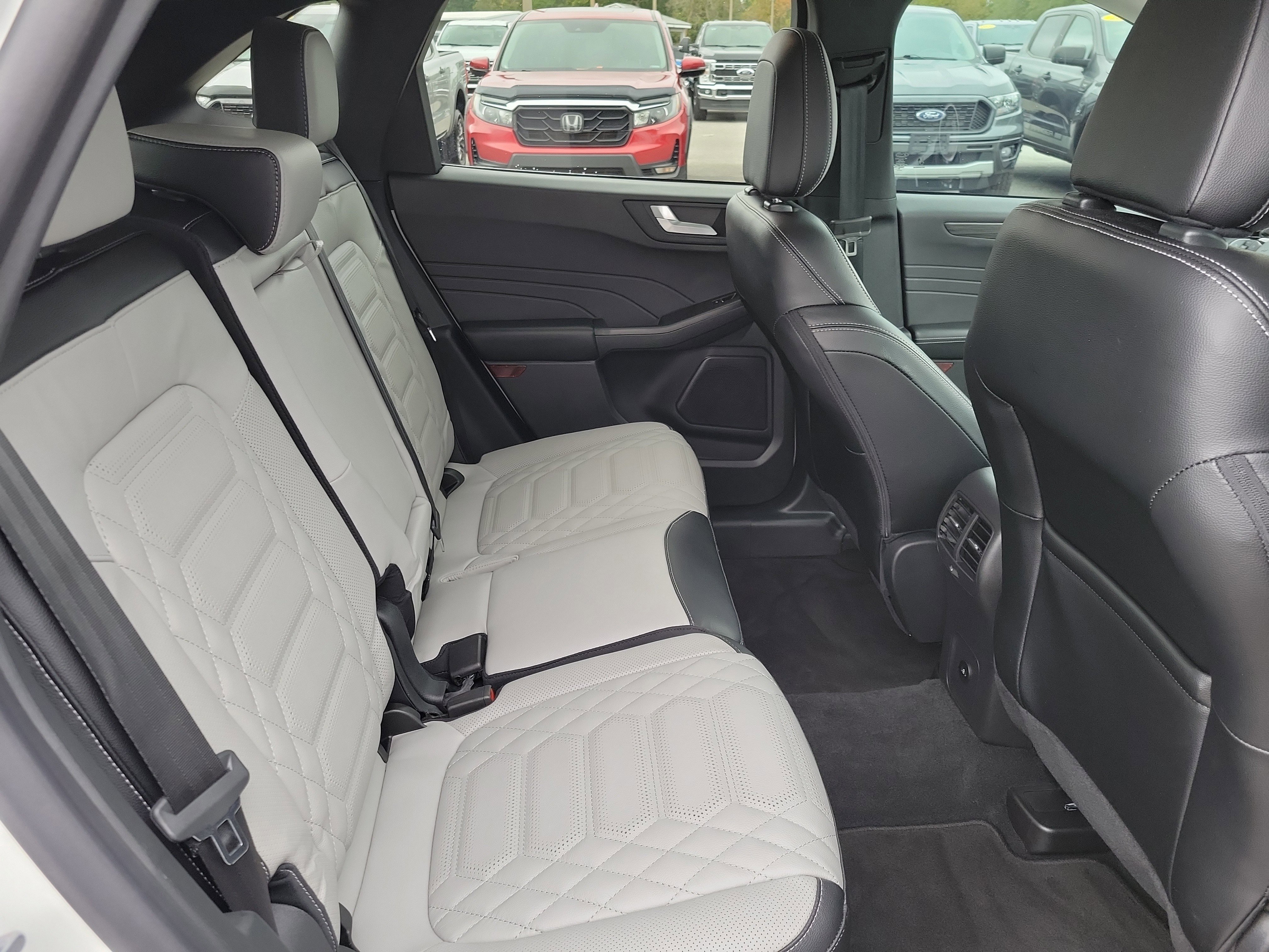 Used 2024 Ford Escape SE w/ PHEV Premium Package image 28